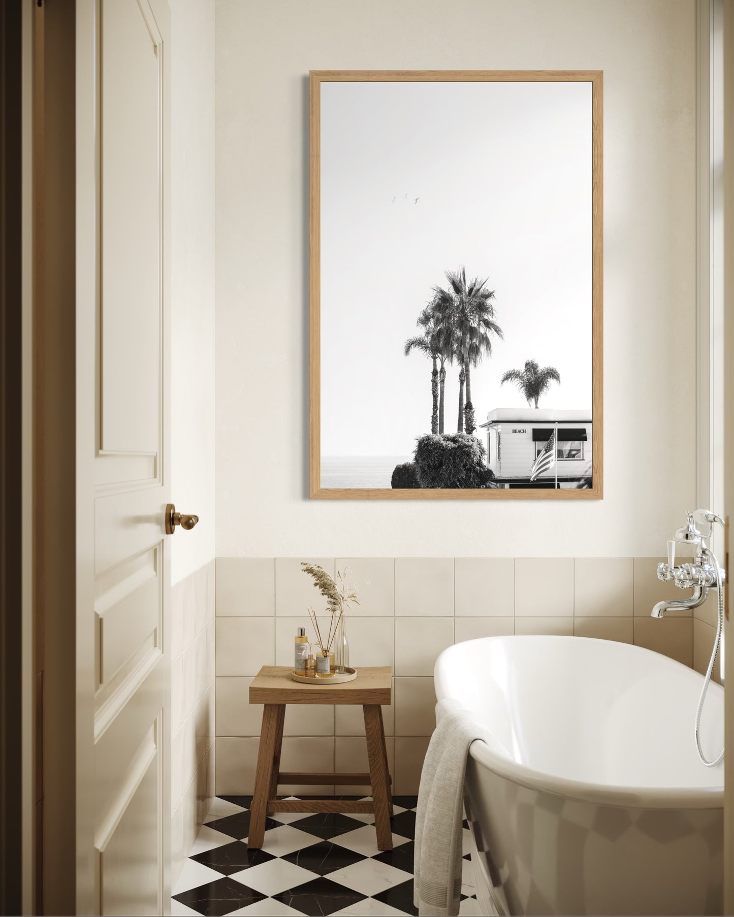 Seaside Laguna: Monochrome